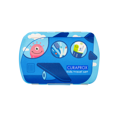 Curaprox Kids TravelSet Utazó készlet kék (fogkefe fogközkefe fogkrém matrica)